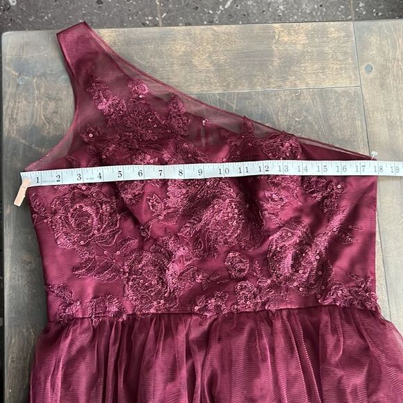 Davids Bridal Bridesmaid dress - One shoulder soft net wine Sz- 12 - Picture 8 of 10
